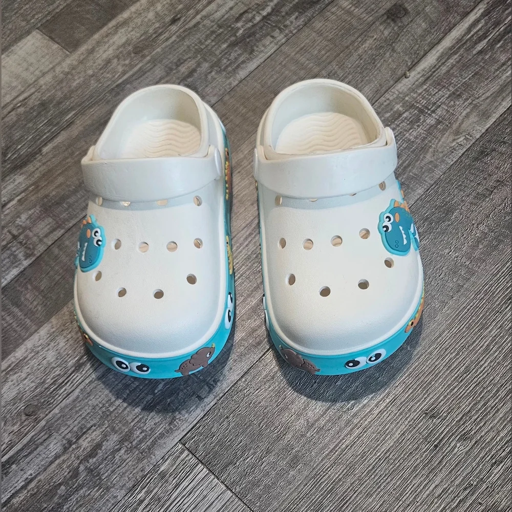 🩷Kids Dinosaurs Clogs Size 2❤️